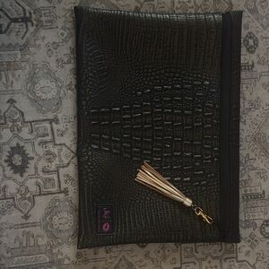 Stylish Black Crocodile Pattern Laptop Bag